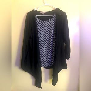 Black attached sweater with cream and black waves